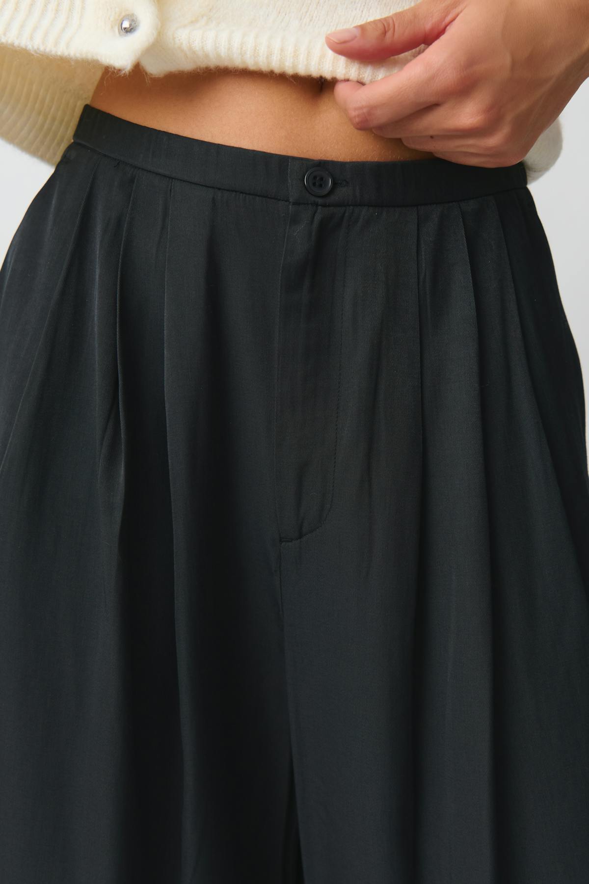 Fluid wide trousers