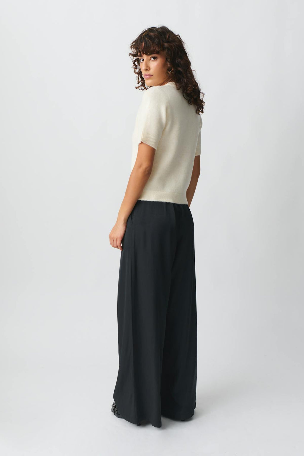 Fluid wide trousers
