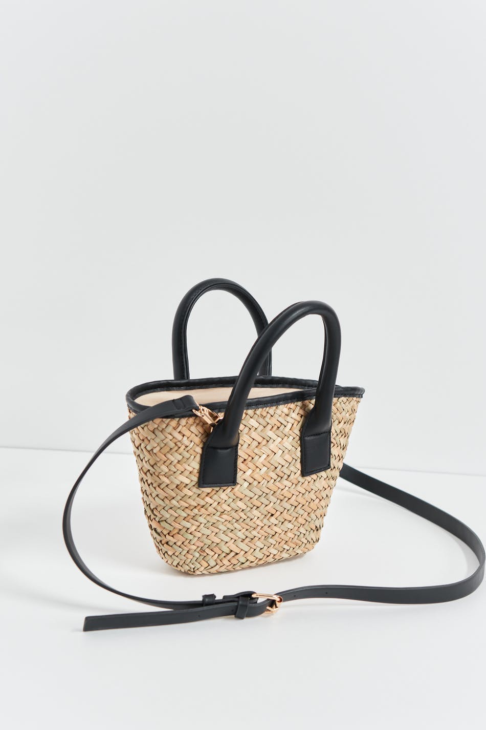 Straw contrast bag