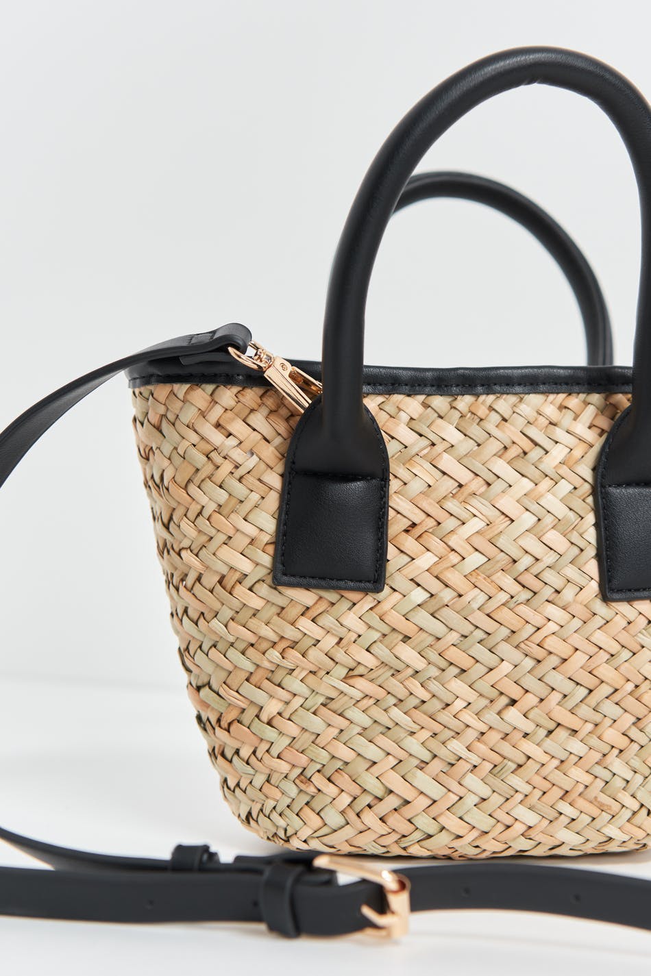 Straw contrast bag