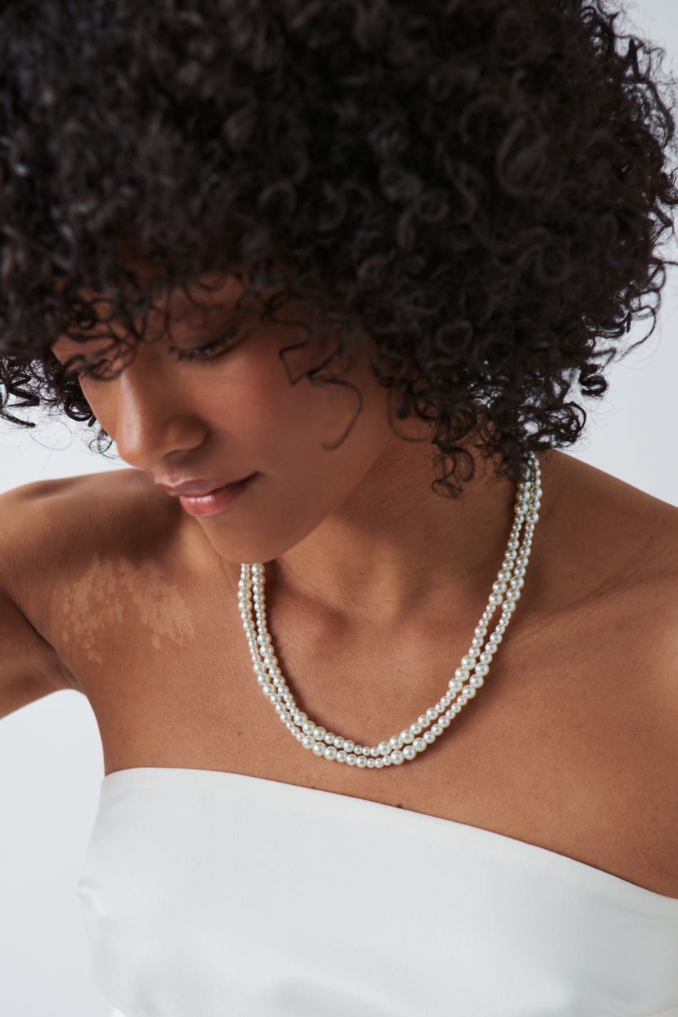 Long pearl necklace