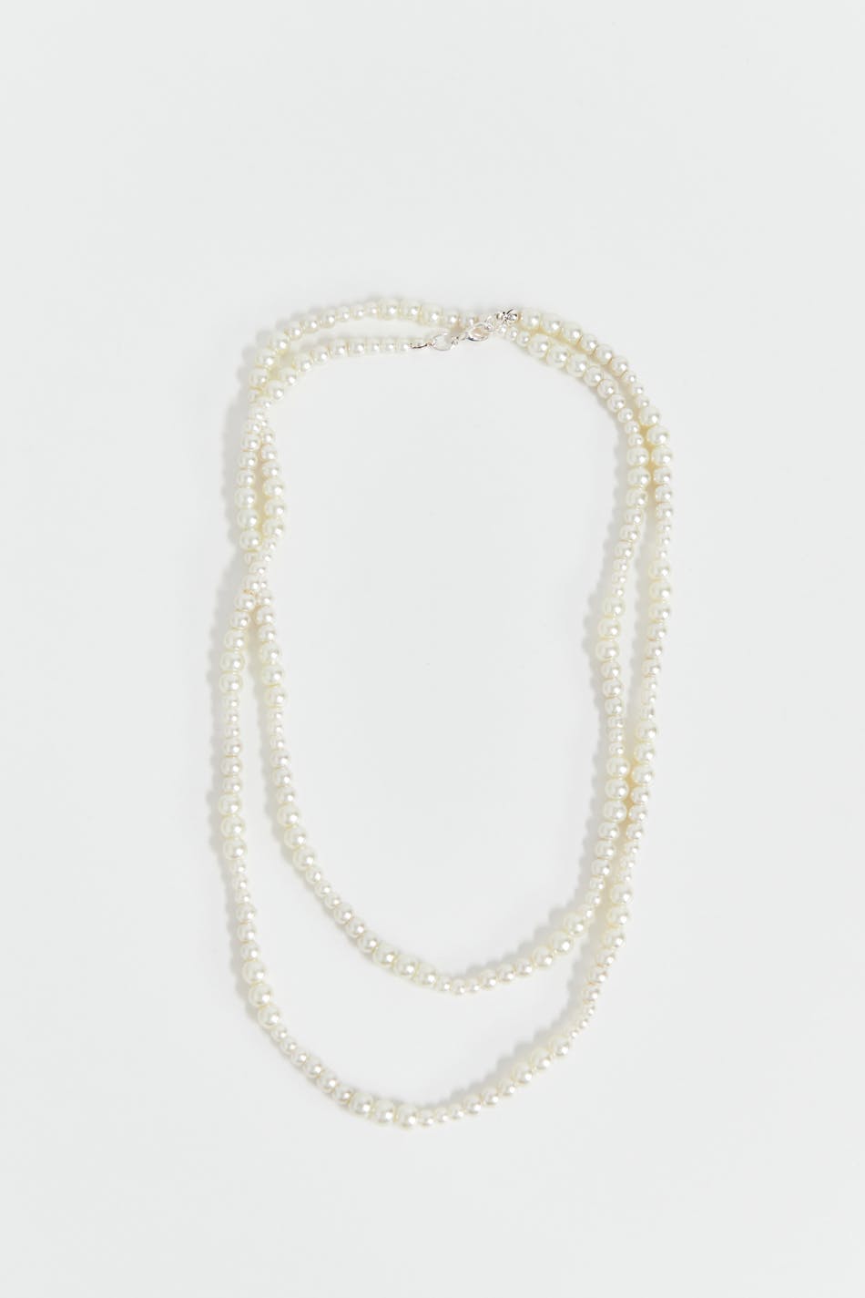 Long pearl necklace