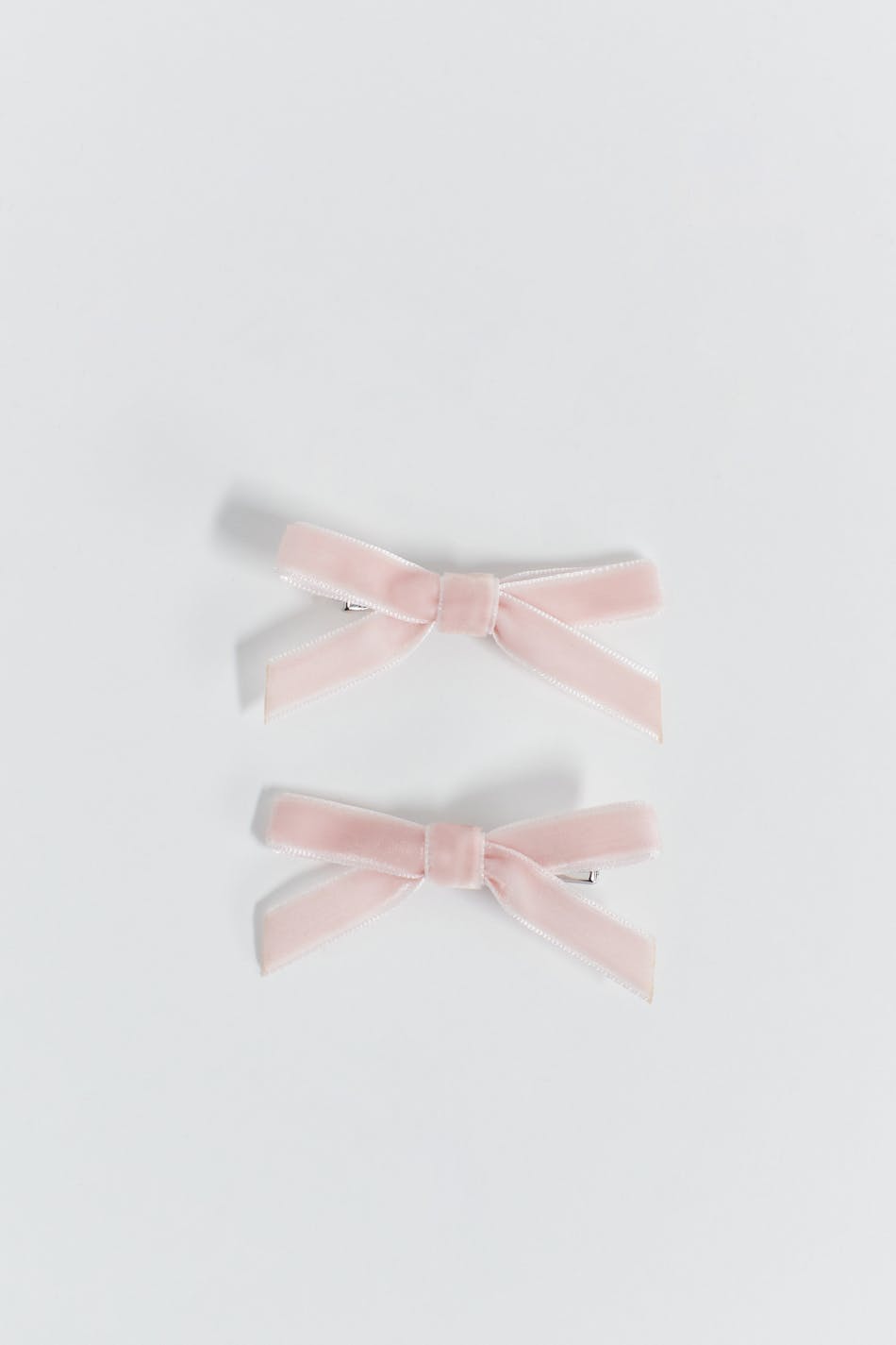 2-pack velvet bow clip