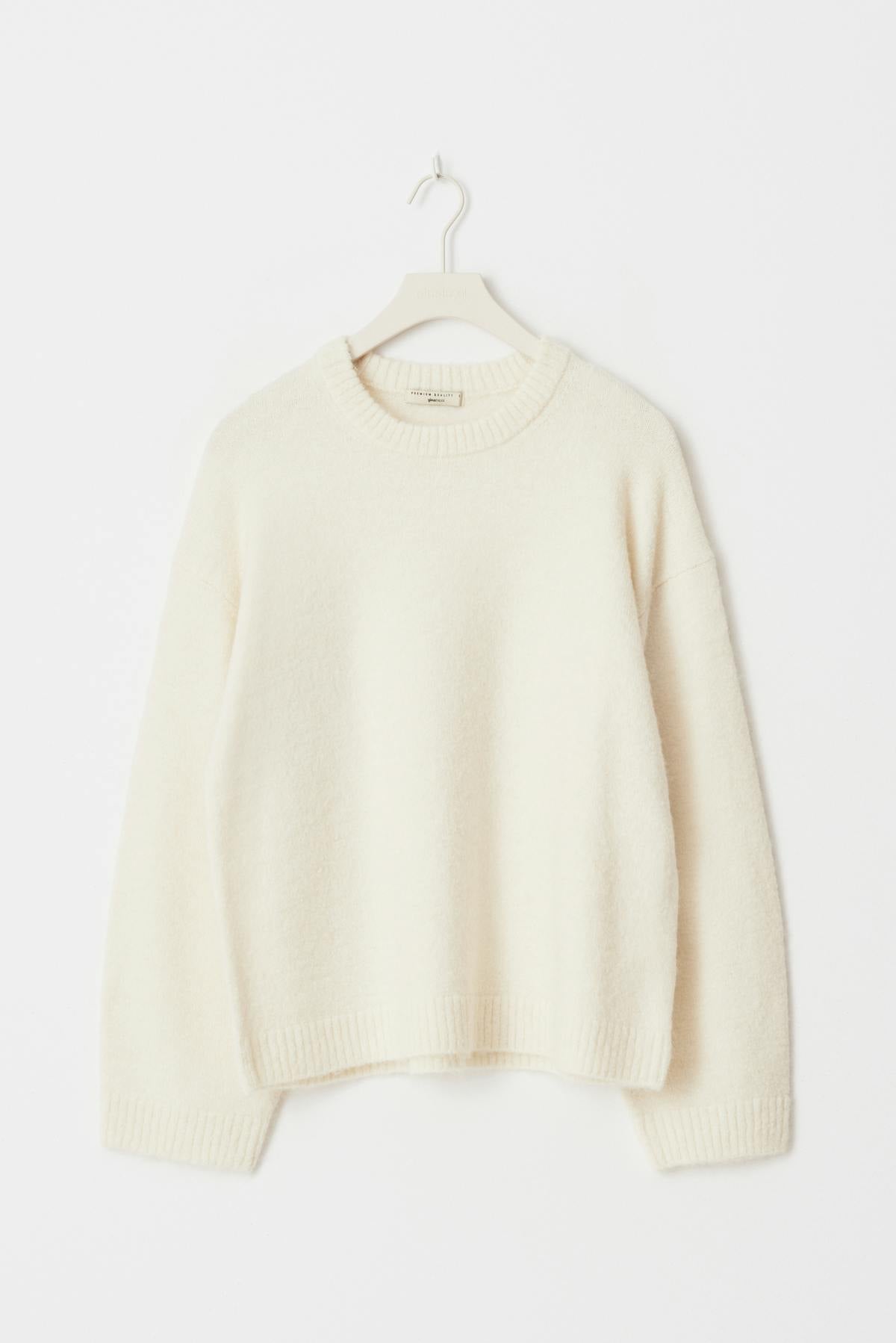 Crew neck knitted sweater