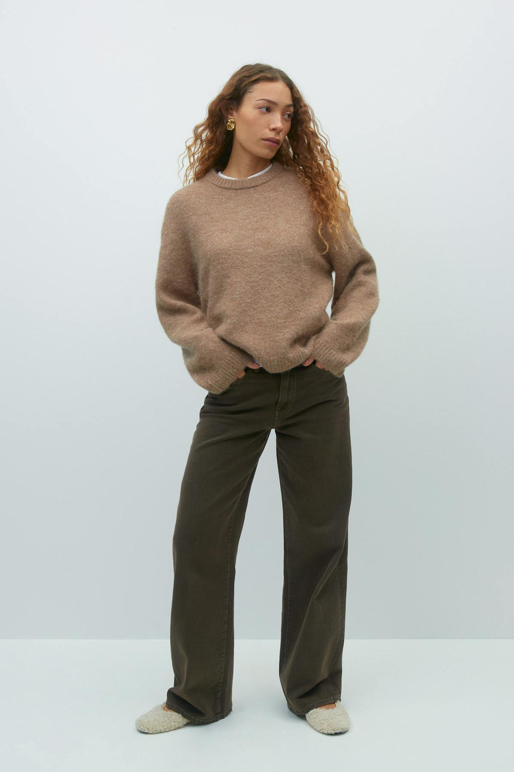 Crew neck knitted sweater
