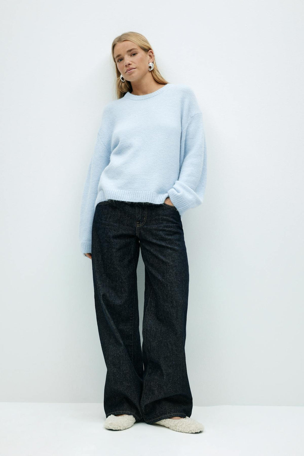 Crew neck knitted sweater