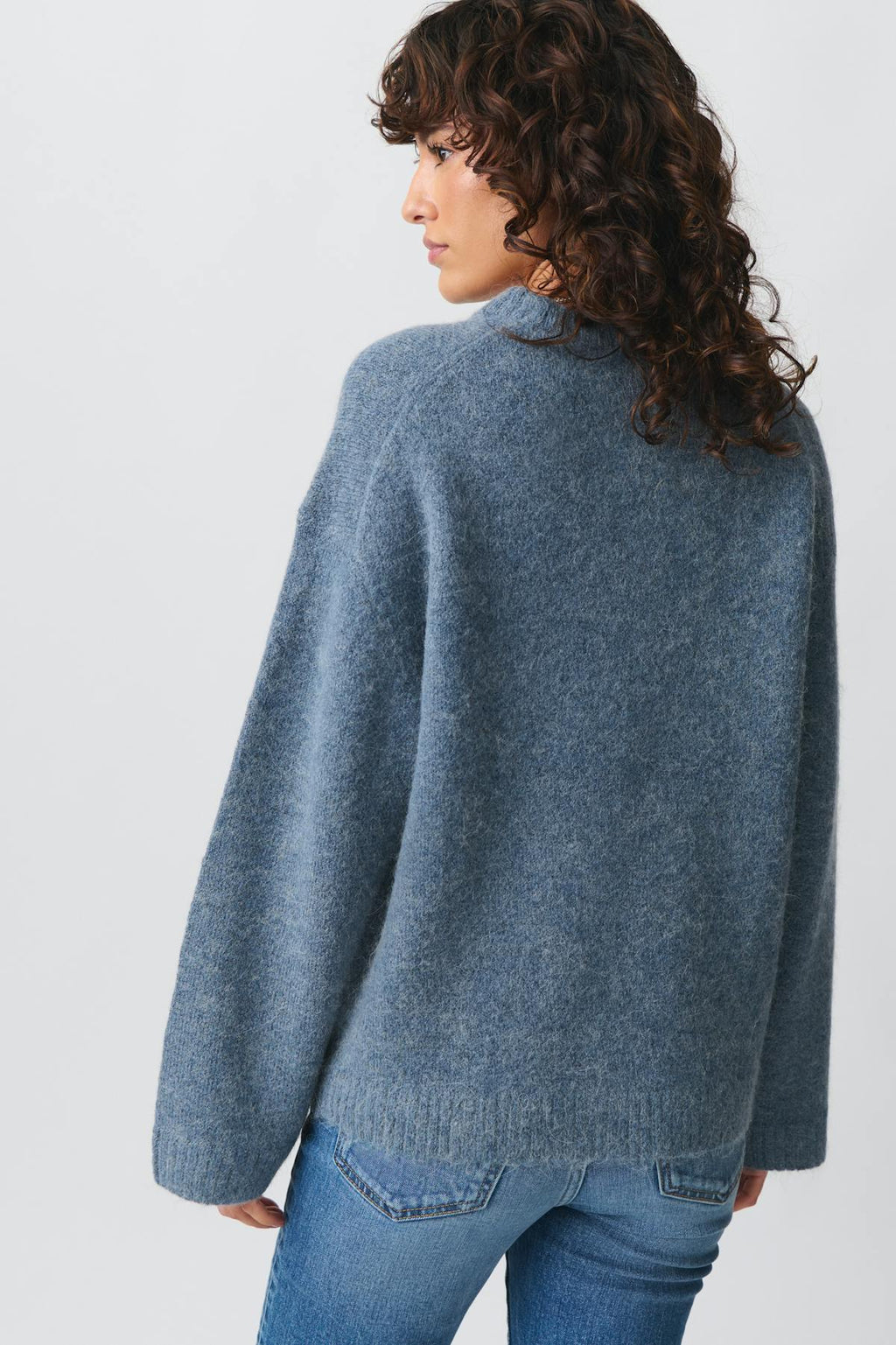 Crew neck knitted sweater