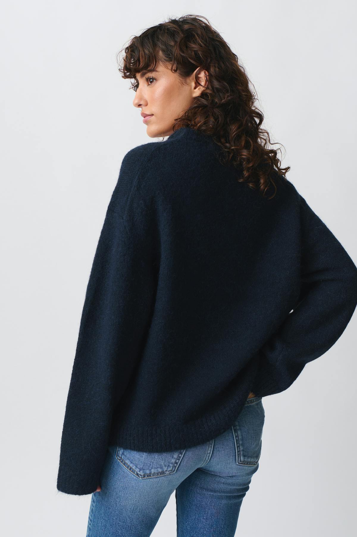 Crew neck knitted sweater