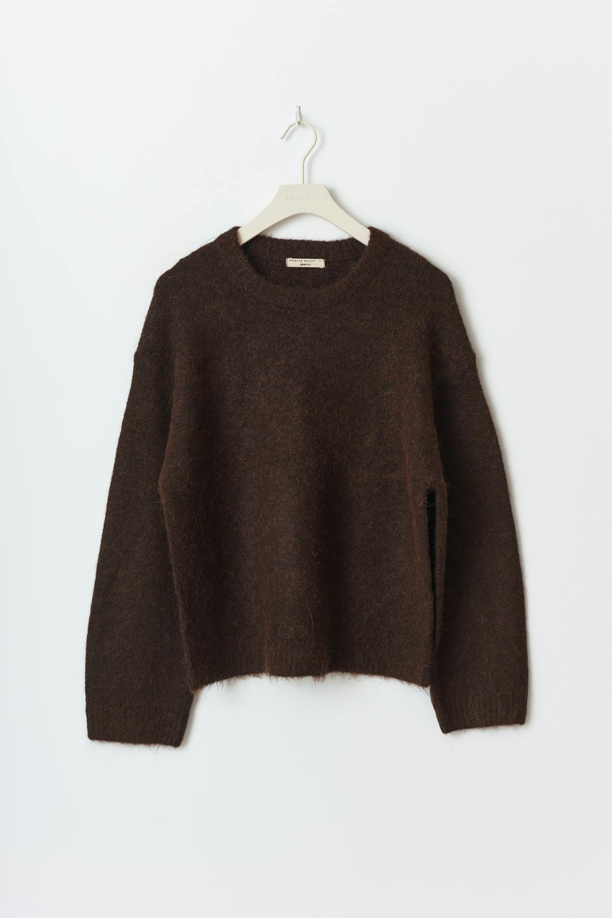 Crew neck knitted sweater