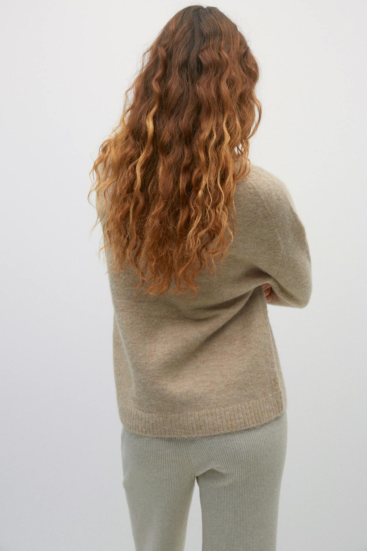 Crew neck knitted sweater