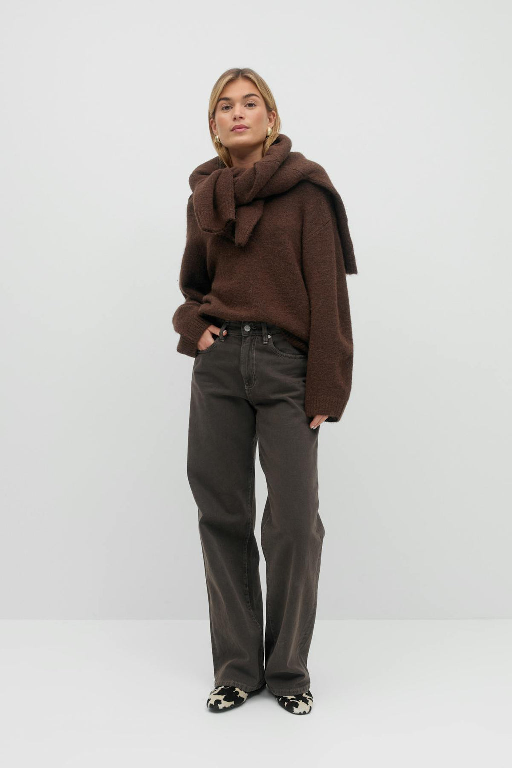 Crew neck knitted sweater