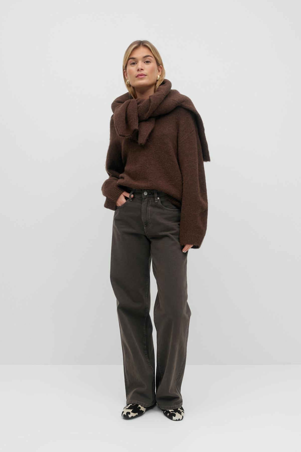 Crew neck knitted sweater