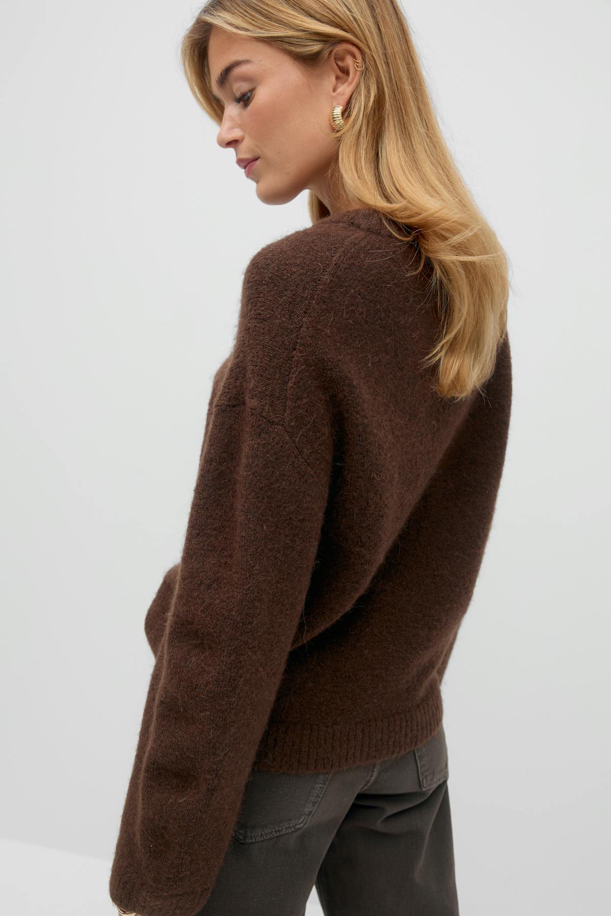 Crew neck knitted sweater