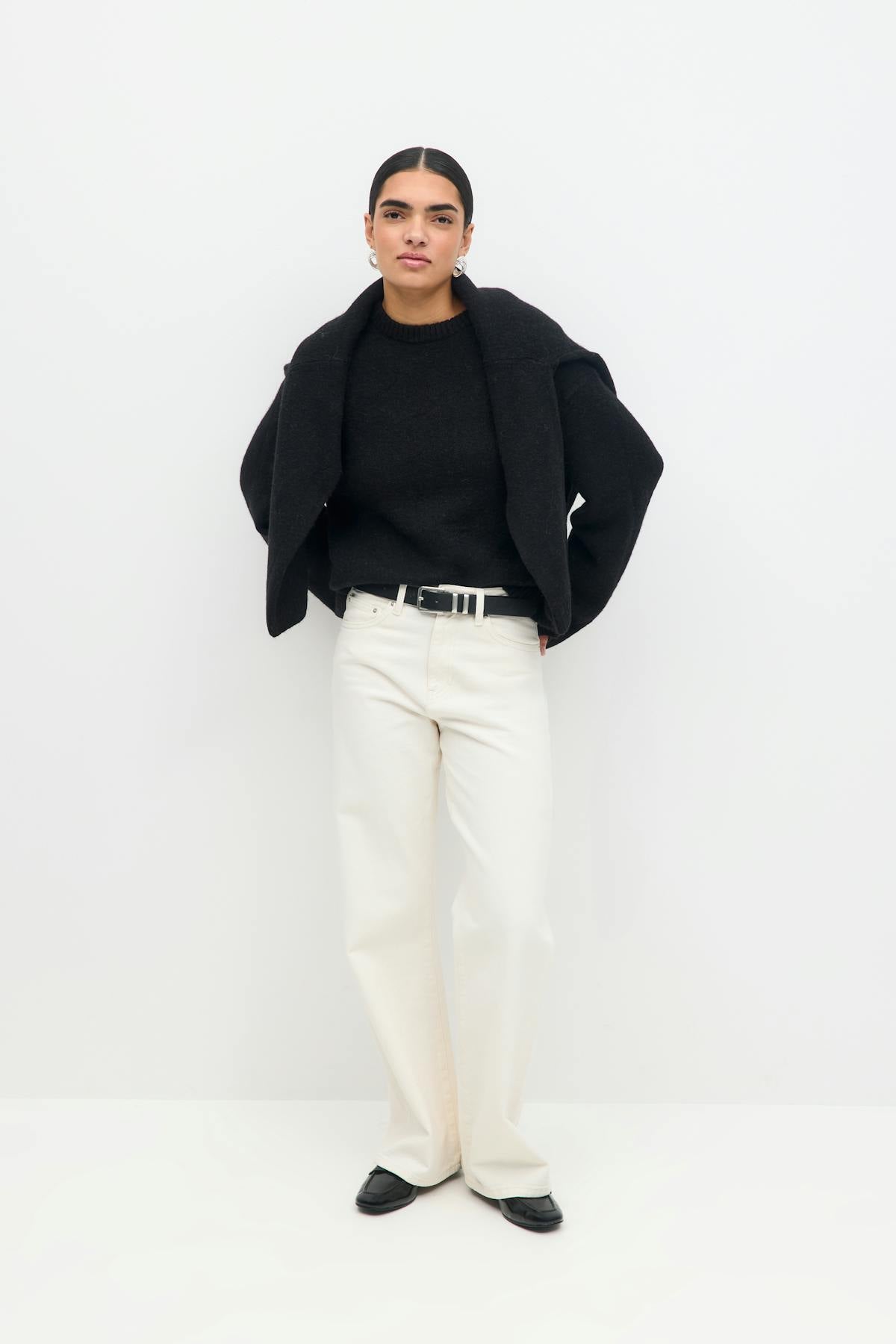 Crew neck knitted sweater