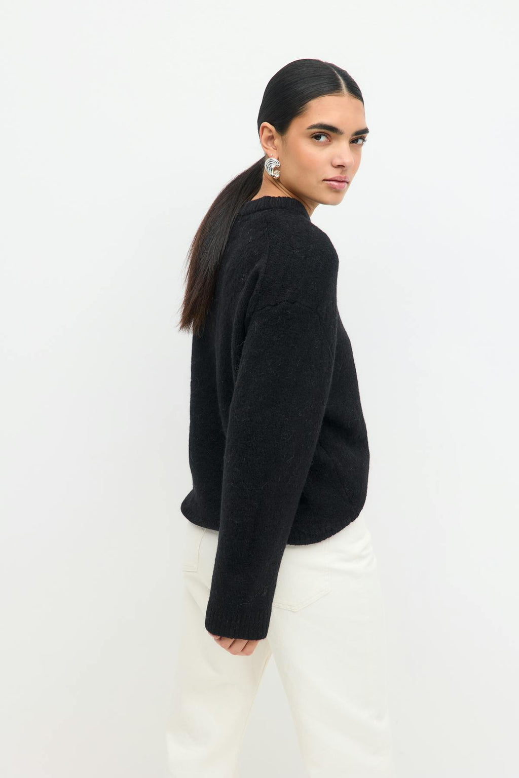 Crew neck knitted sweater