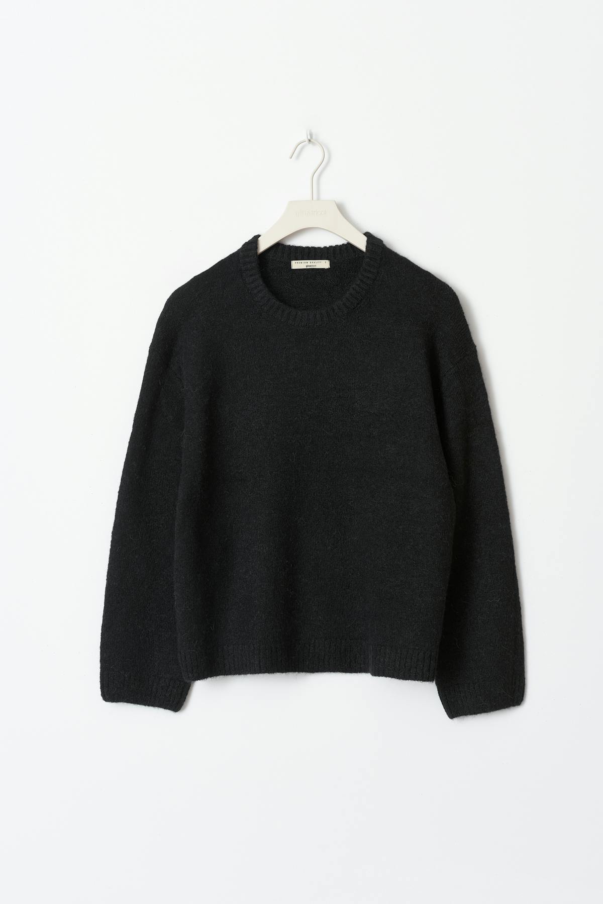 Crew neck knitted sweater