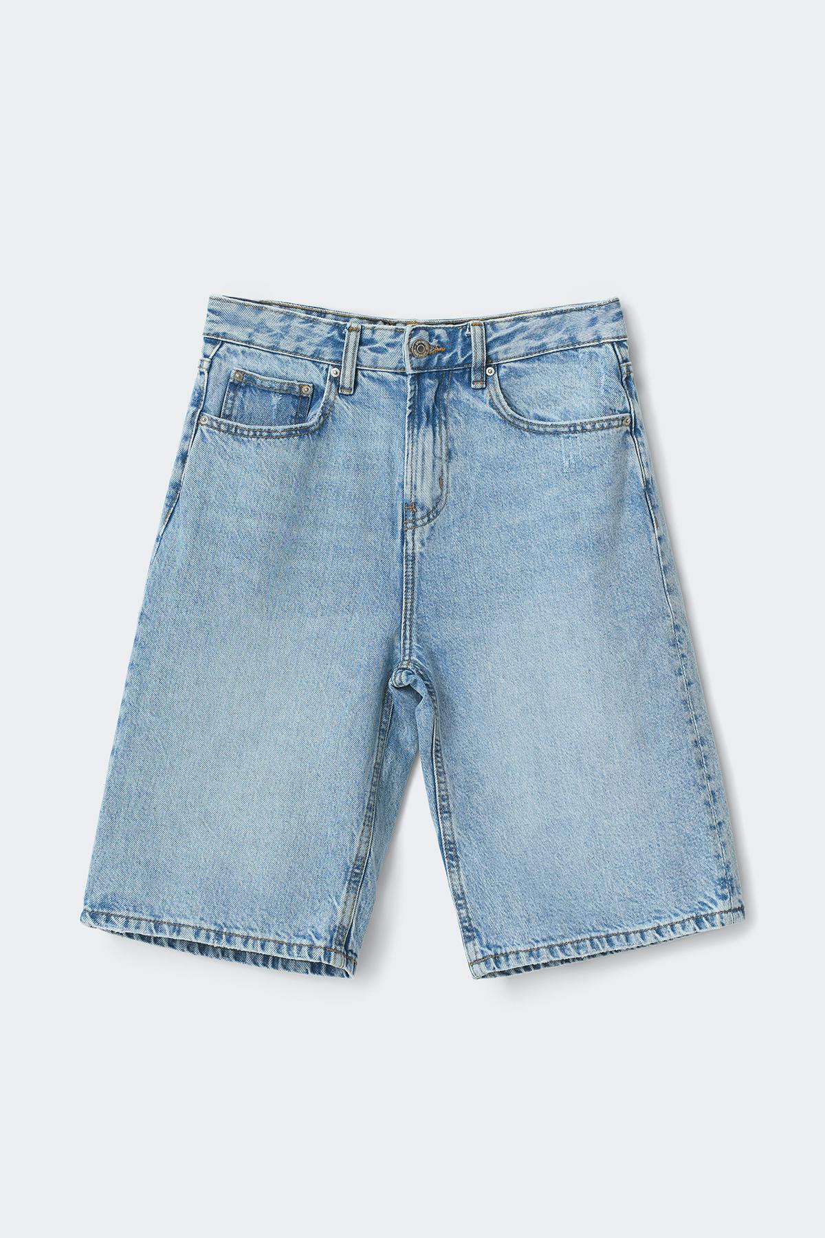 Baggy denim shorts