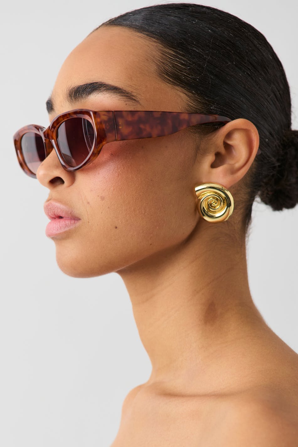 Sporty cateye sunglasses