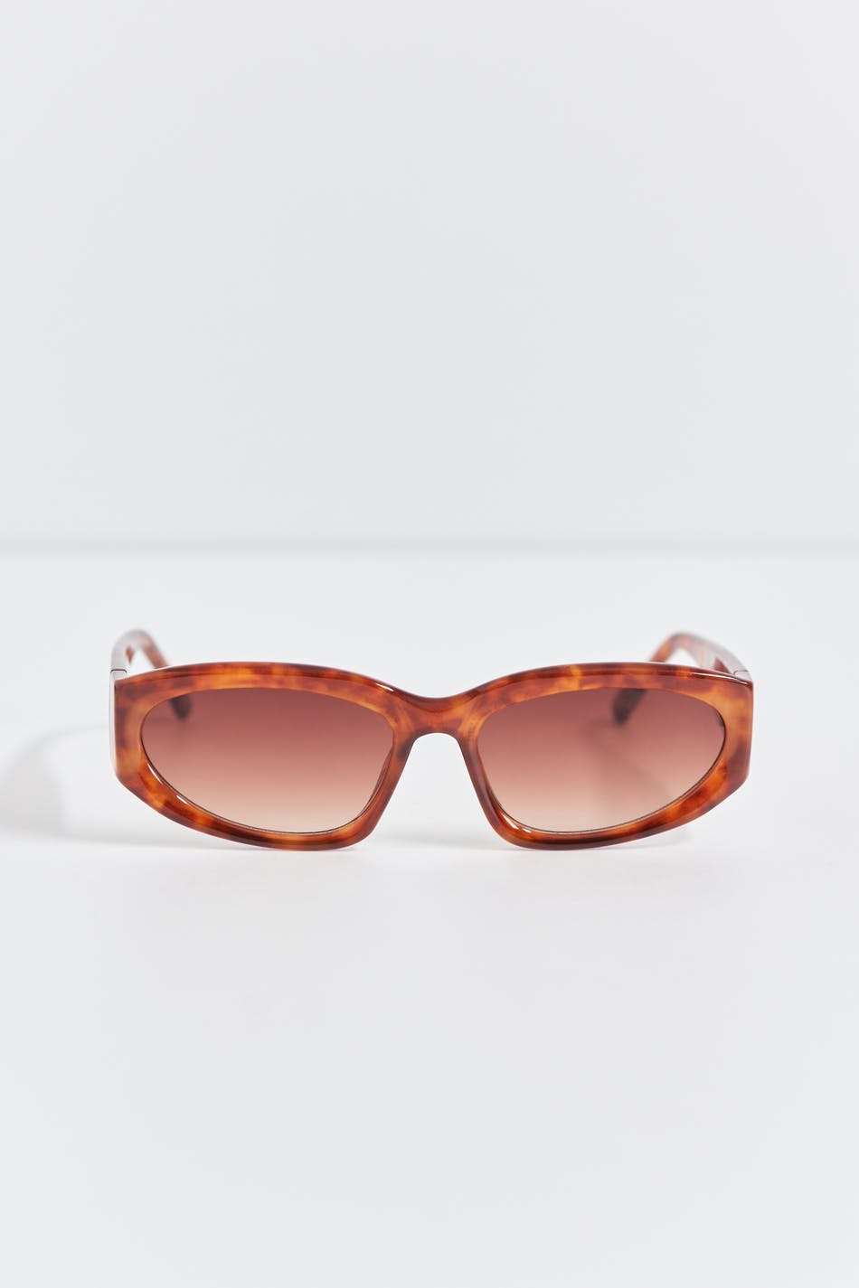 Sporty cateye sunglasses