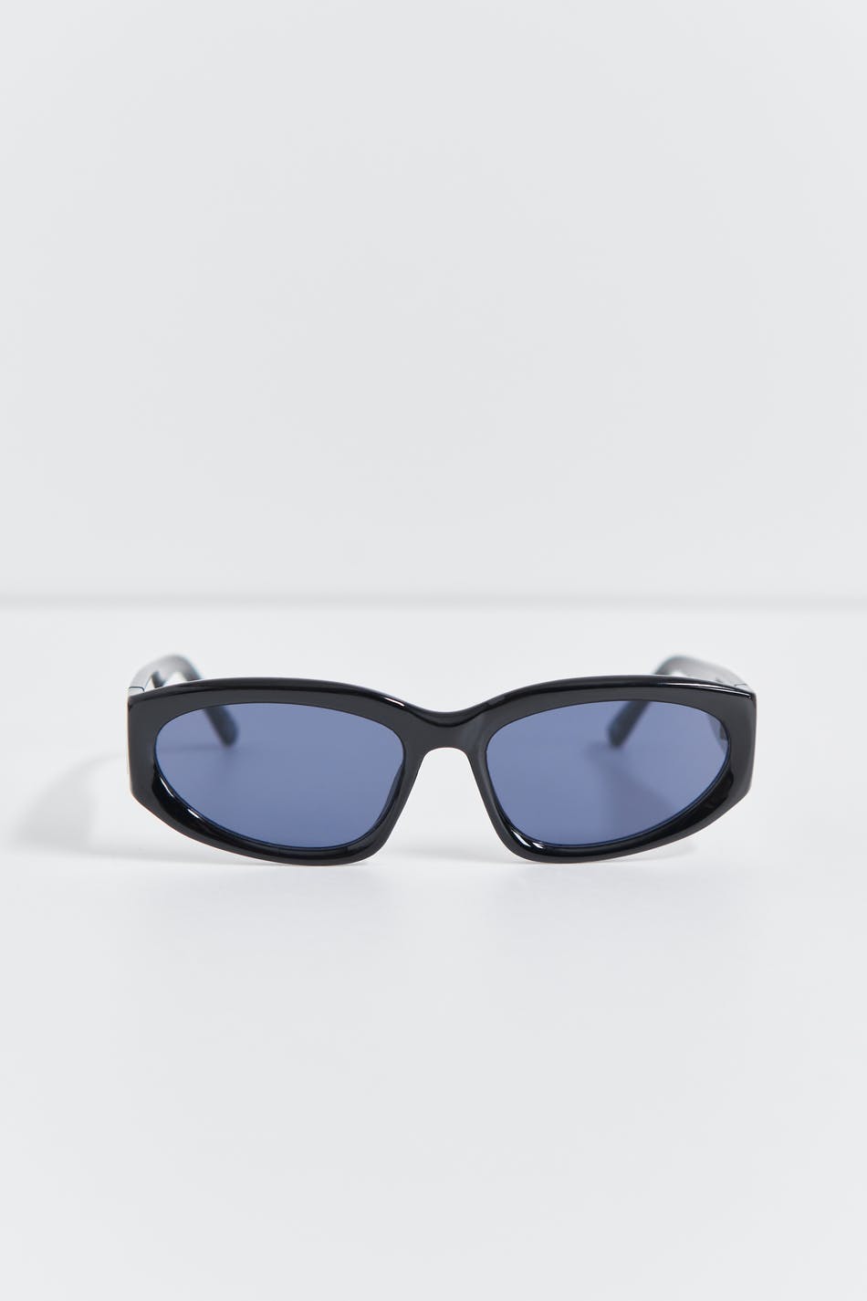 Sporty cateye sunglasses
