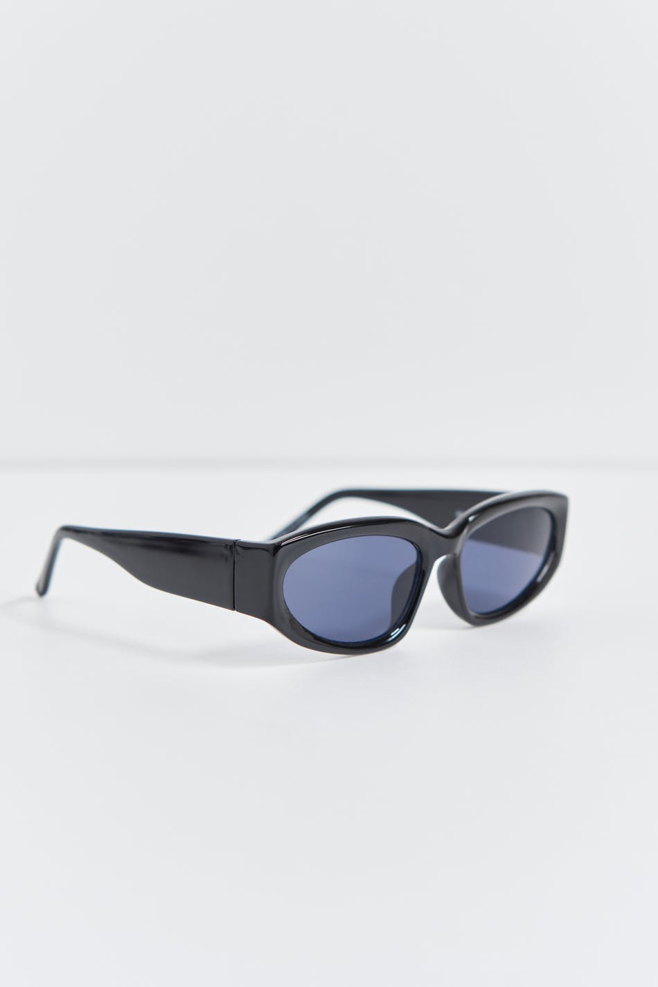 Sporty cateye sunglasses