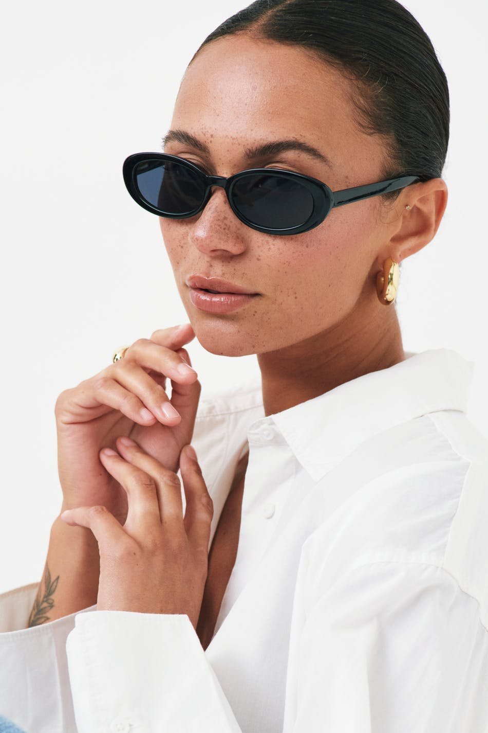 Slim oval sunglasses