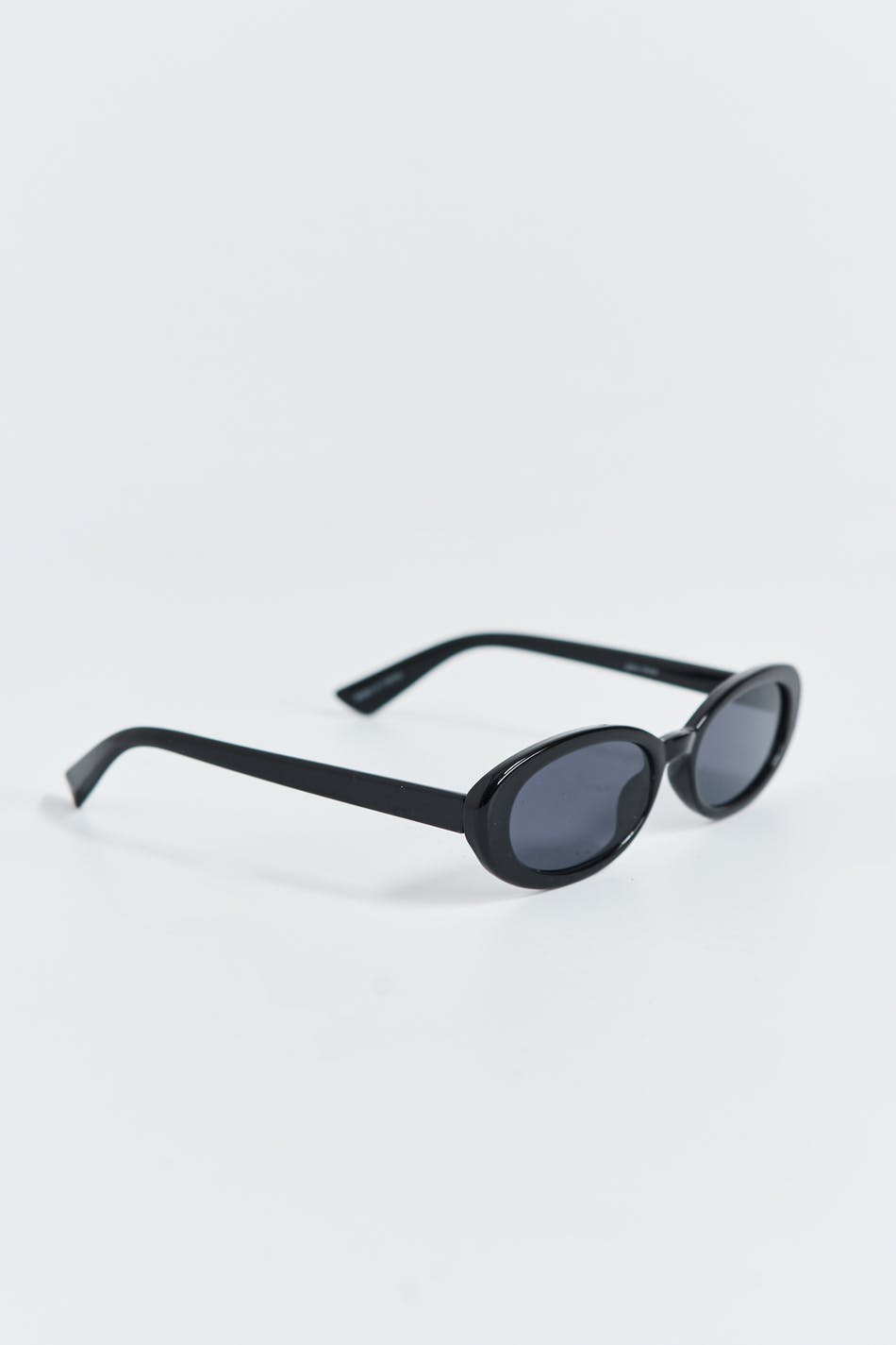 Slim oval sunglasses