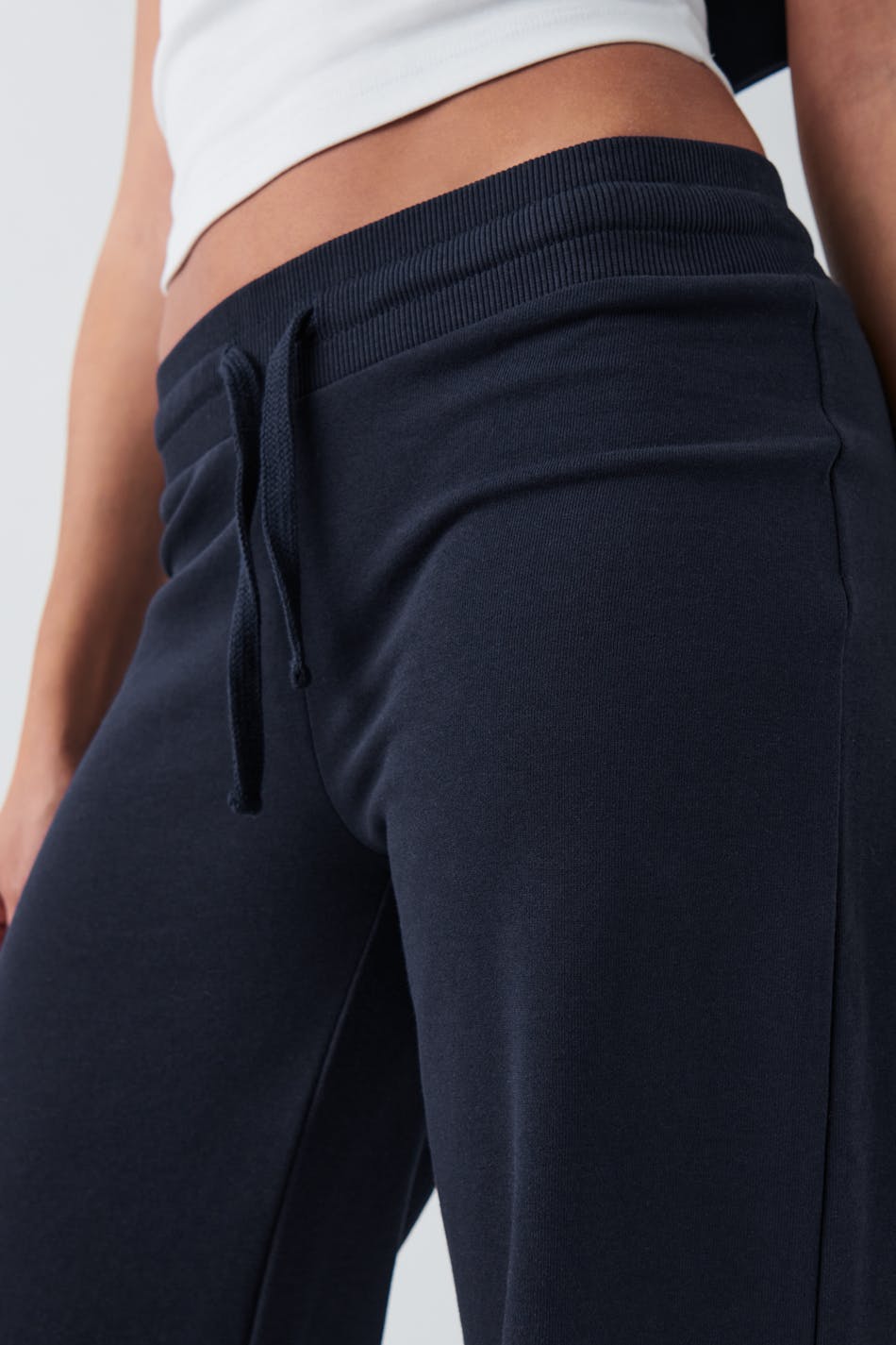 Slim low waist sweatpants