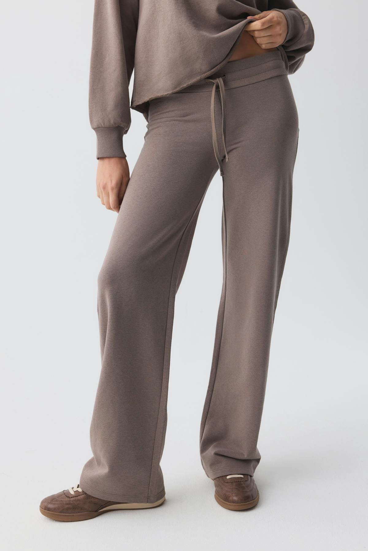 Slim low waist sweatpants