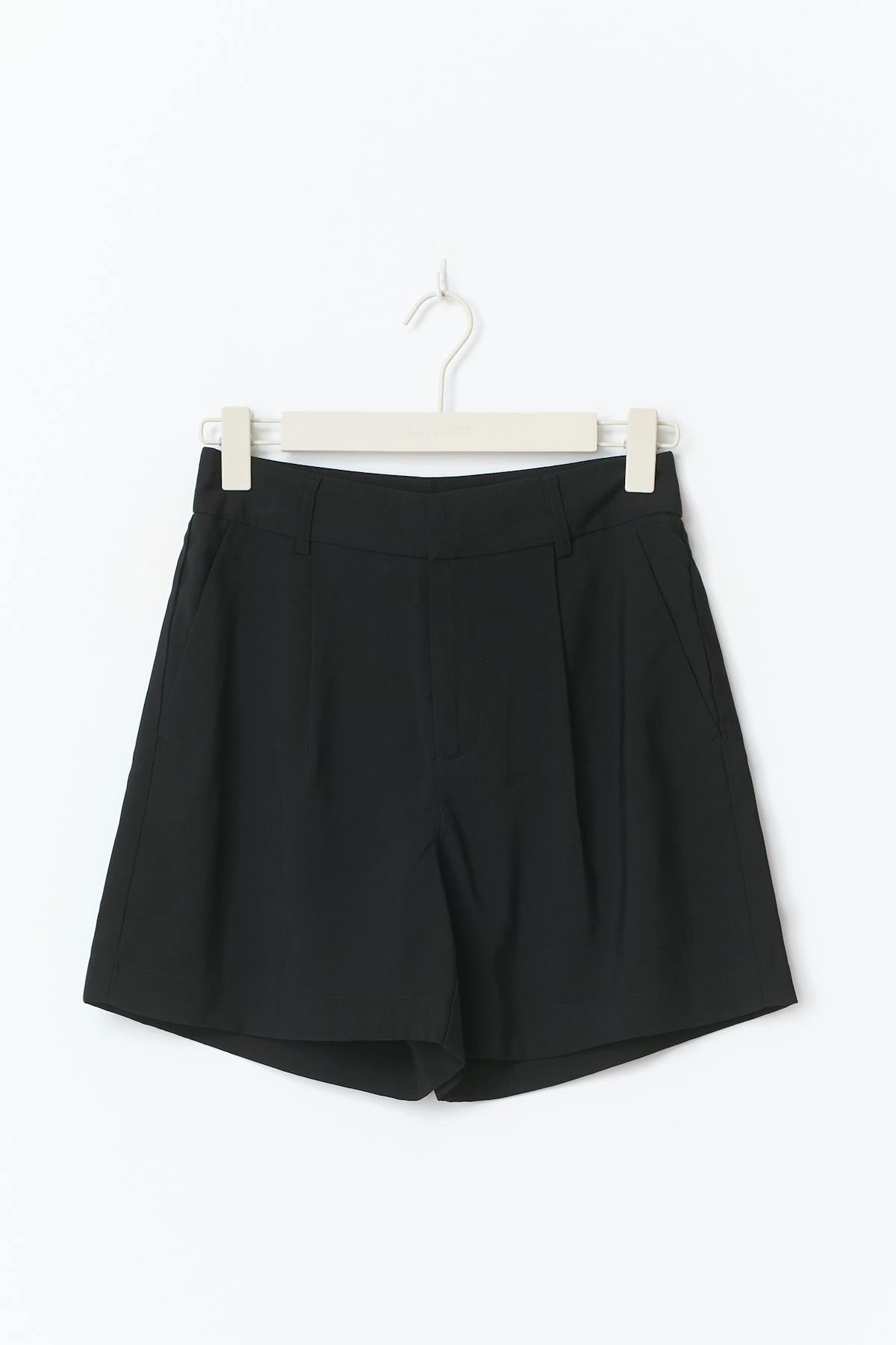 tailored bermuda shorts