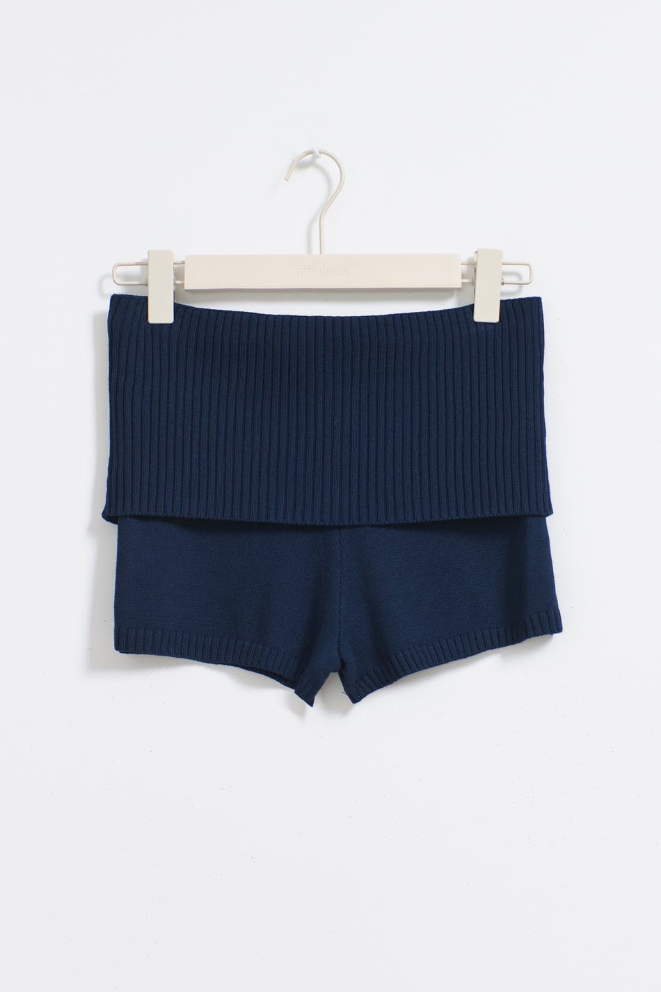 Knitted folded down shorts