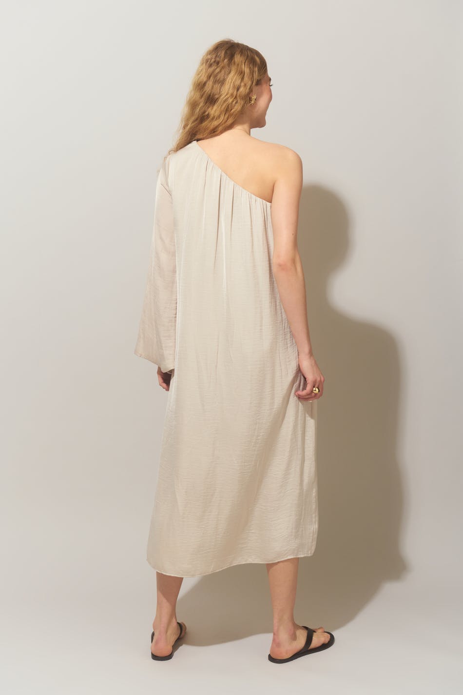Fluid oneshoulder dress