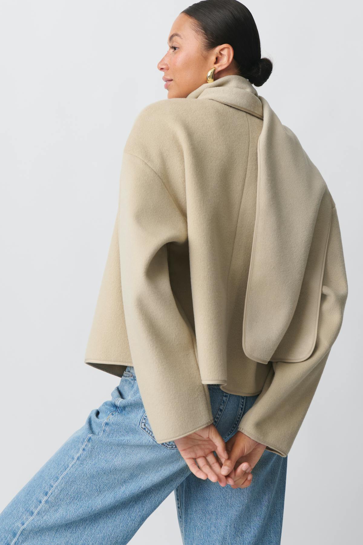 Short scarf jacket