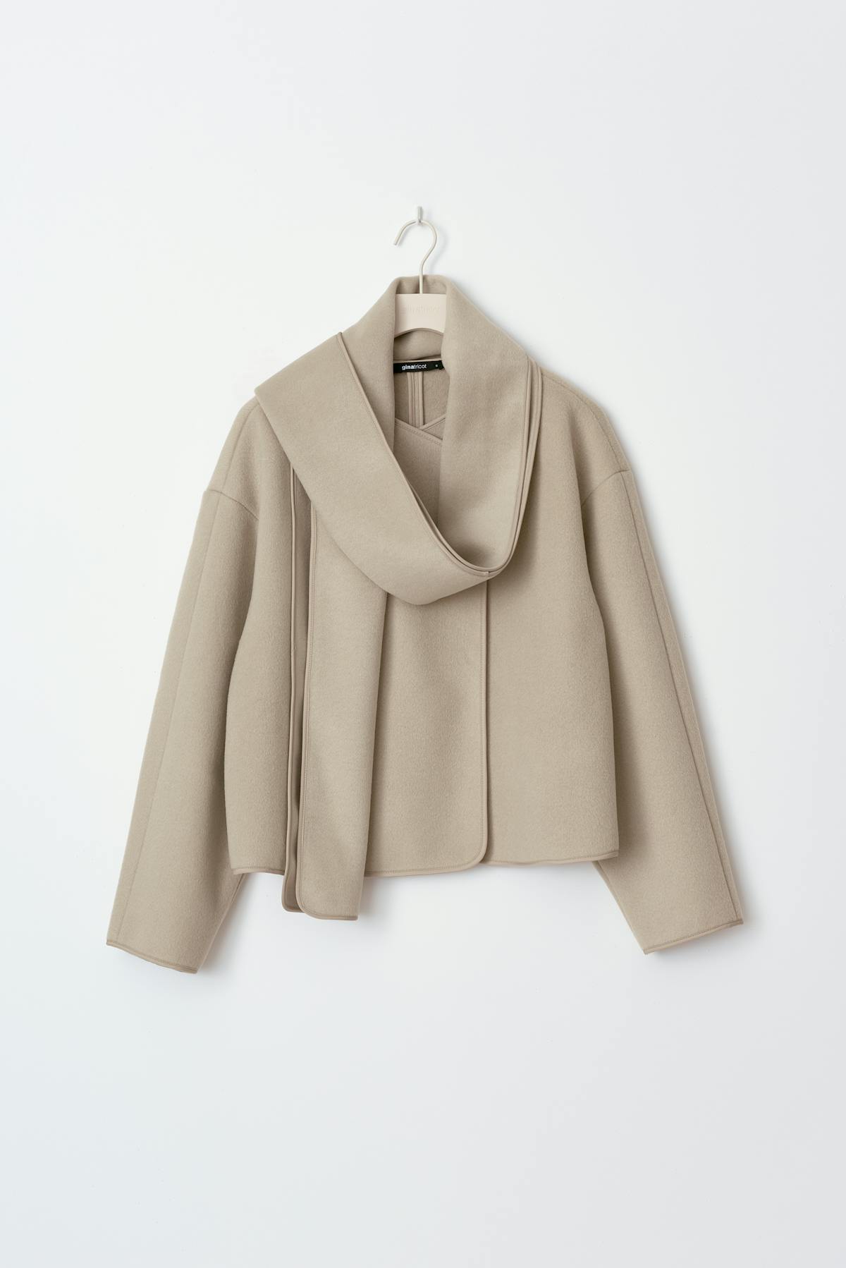 Short scarf jacket