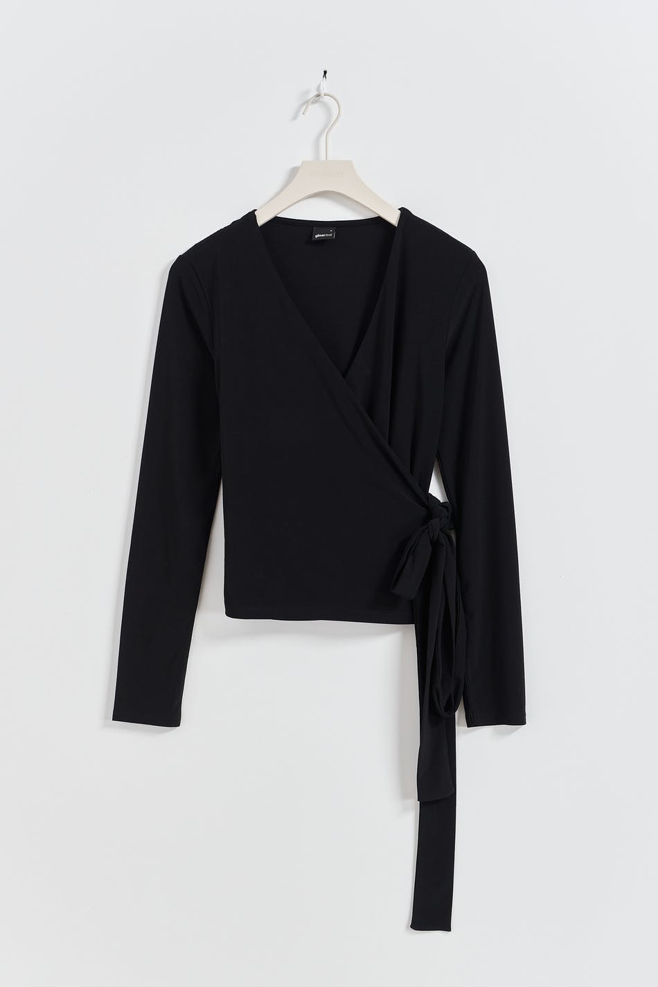 Wrap tie top
