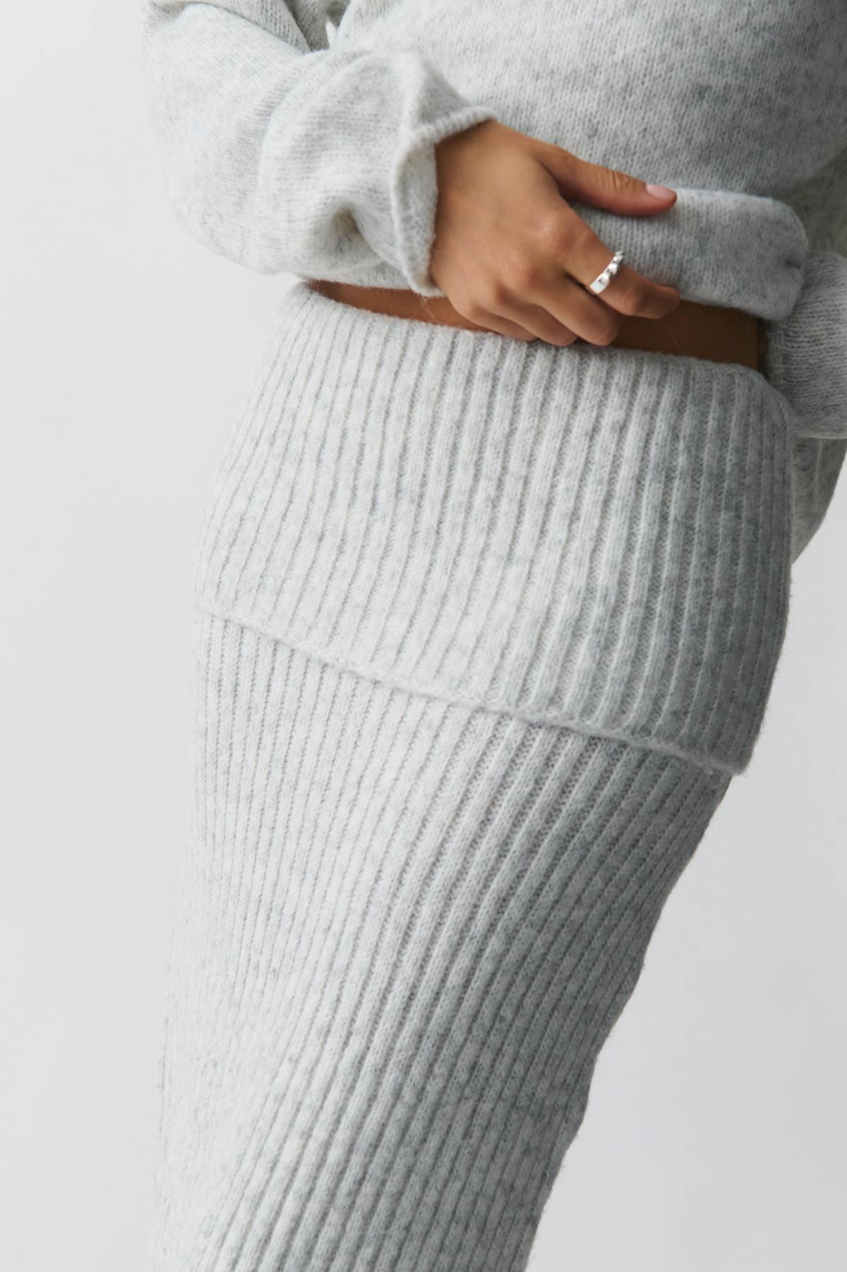 Knitted folded down skirt
