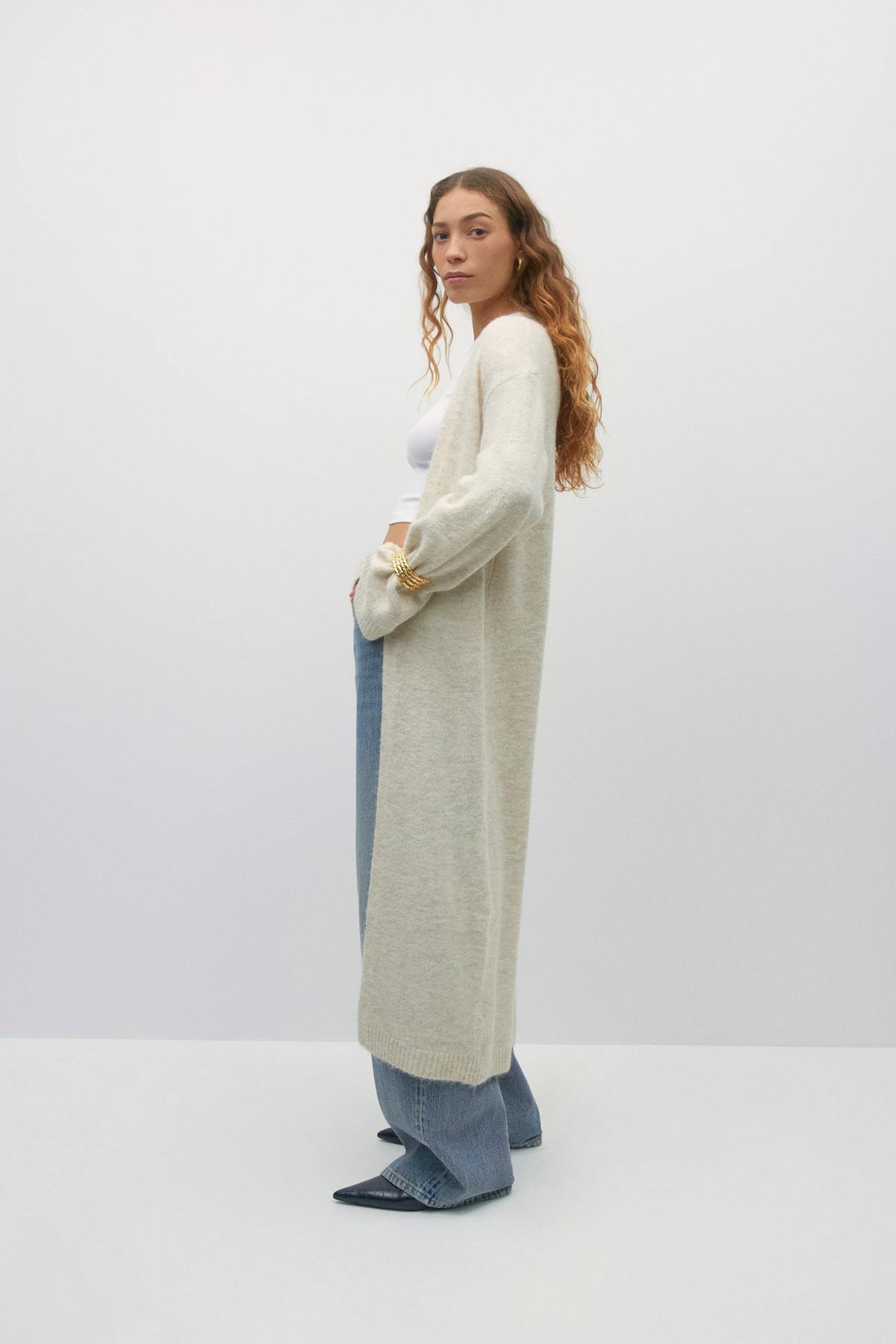 Long knitted cardigan