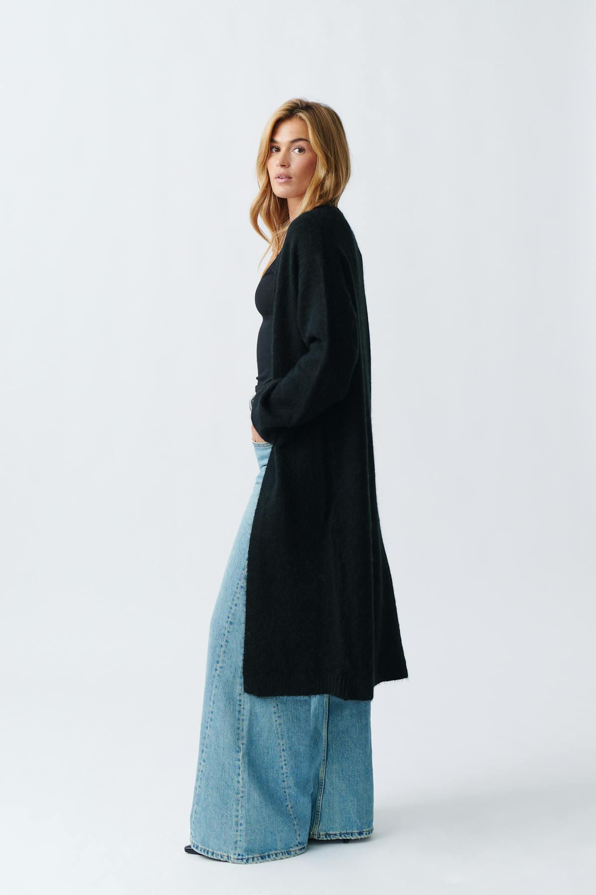 Long knitted cardigan