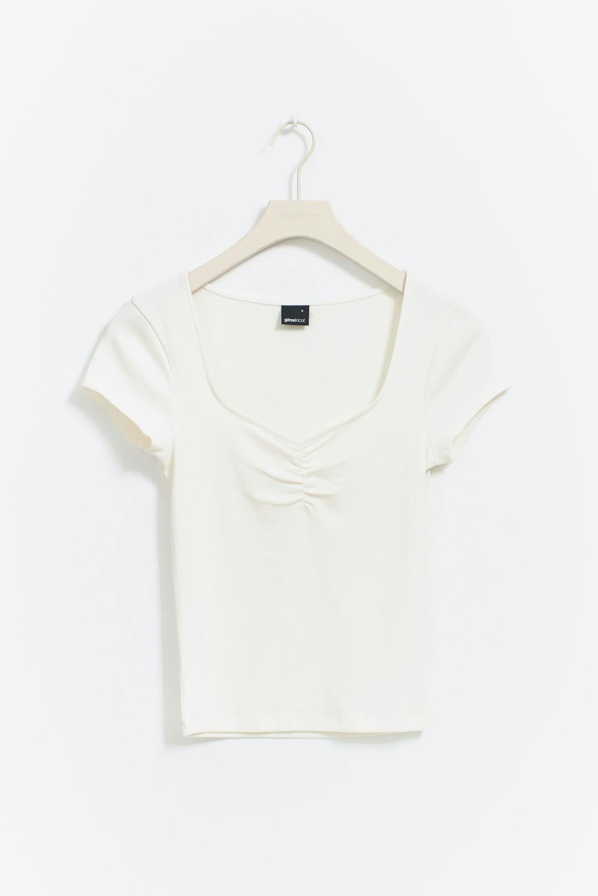 Scrunch detail top
