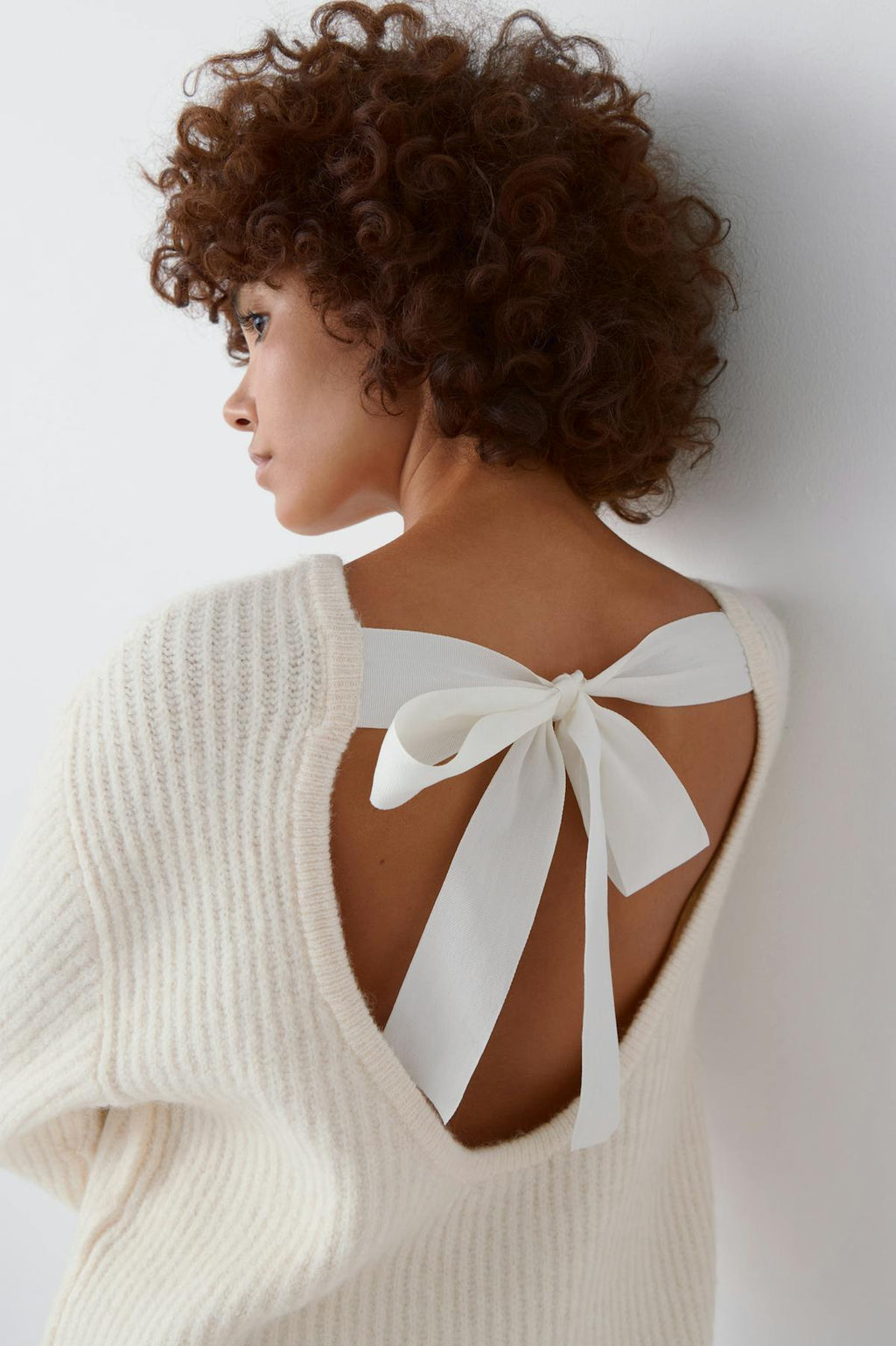 Knitted bow sweater