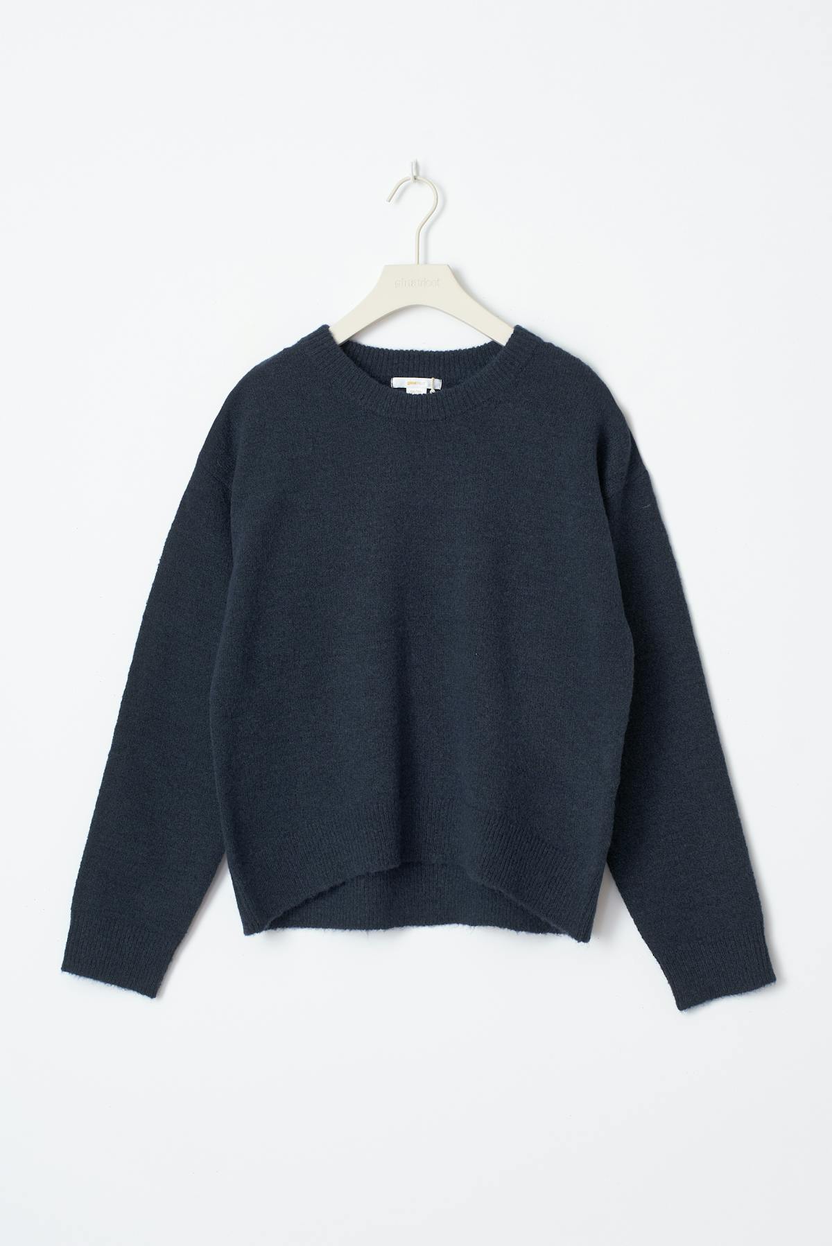 y knitted sweater