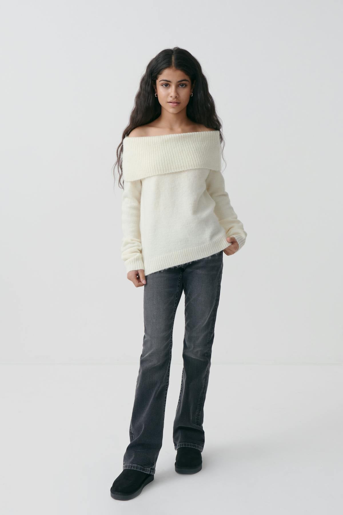 Y kn off shoulder sweater