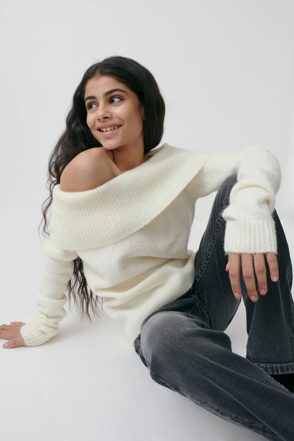 Y kn off shoulder sweater
