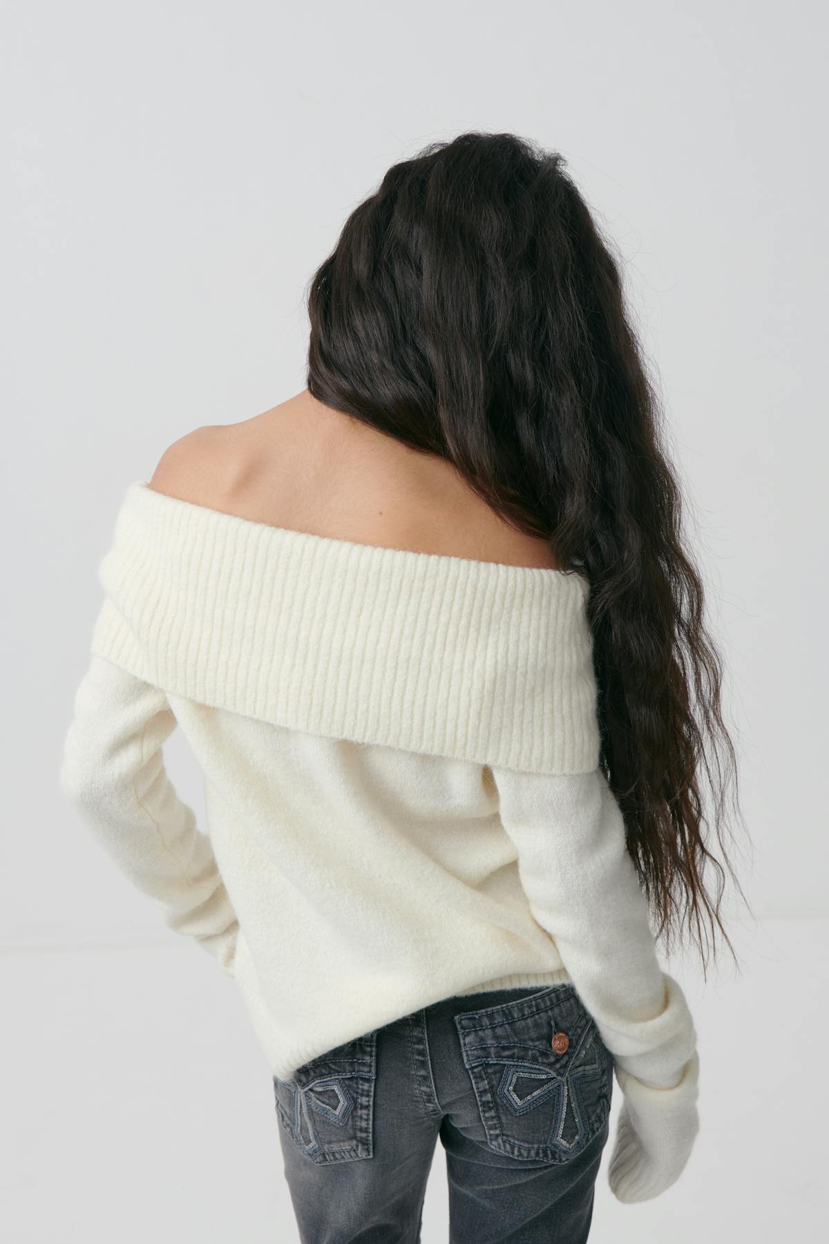 Y kn off shoulder sweater