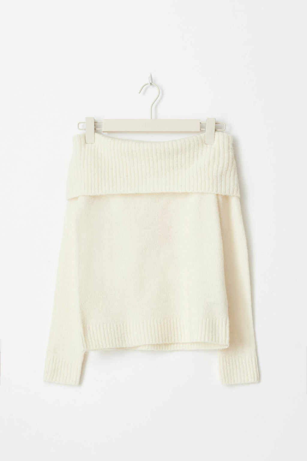 Y kn off shoulder sweater