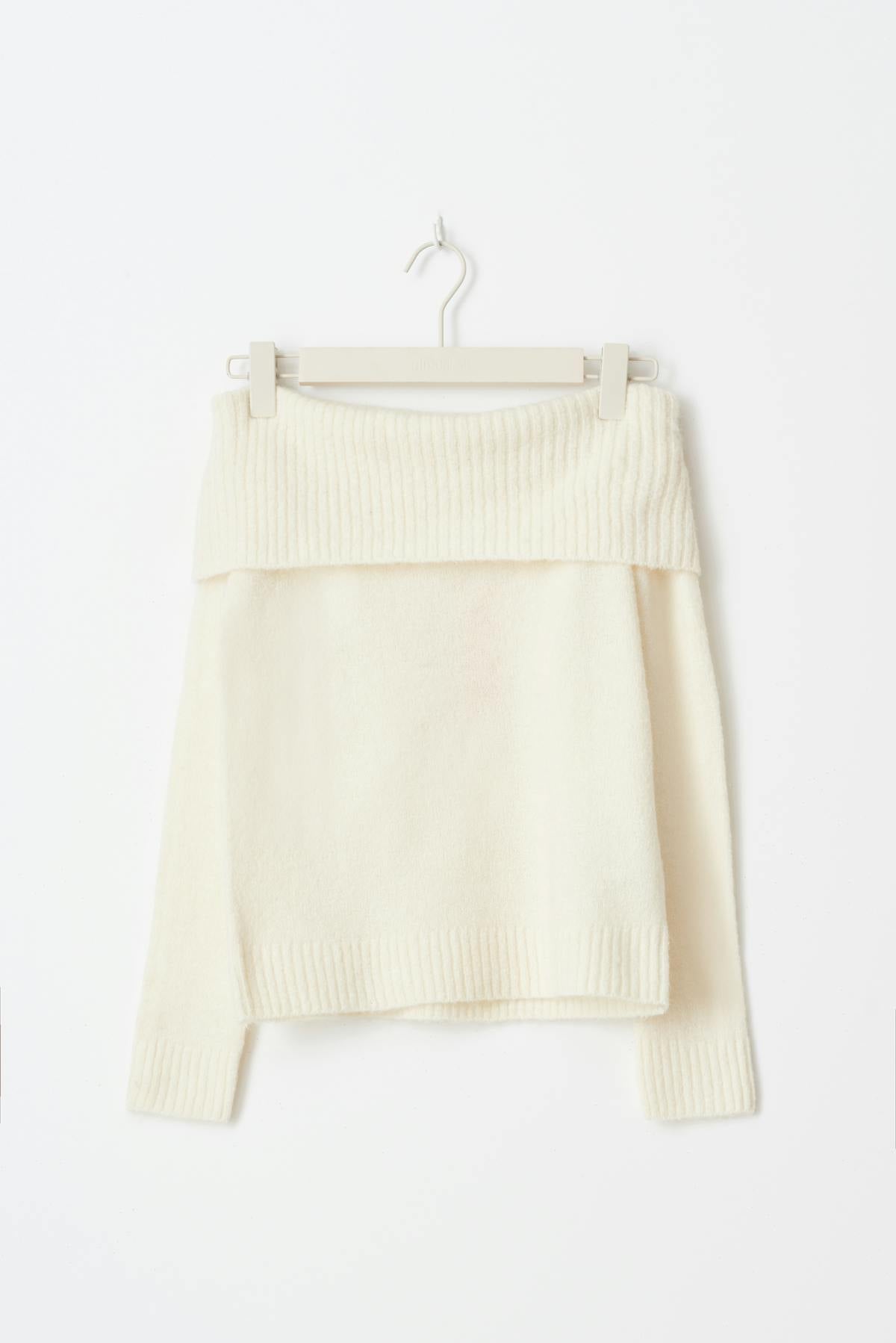 Y kn off shoulder sweater