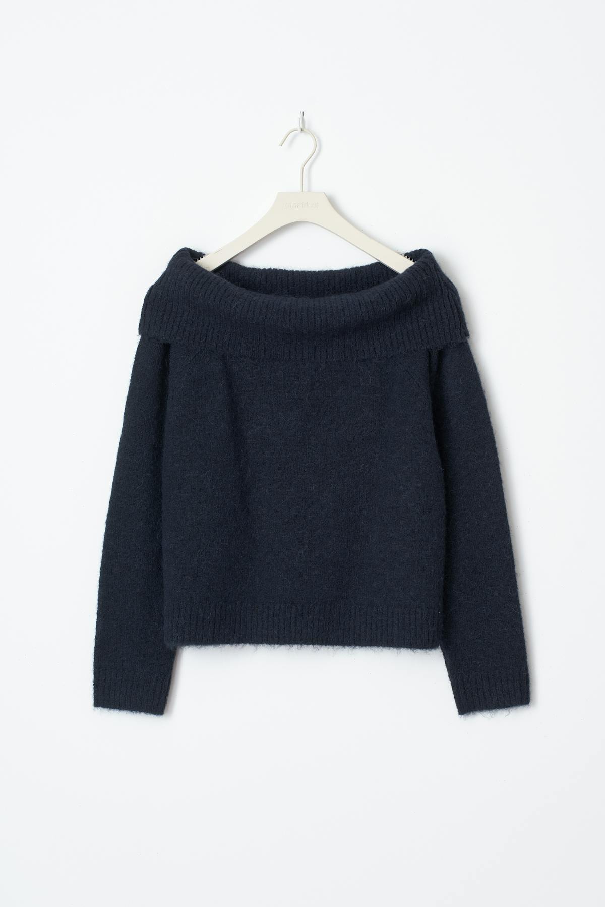 Y kn off shoulder sweater