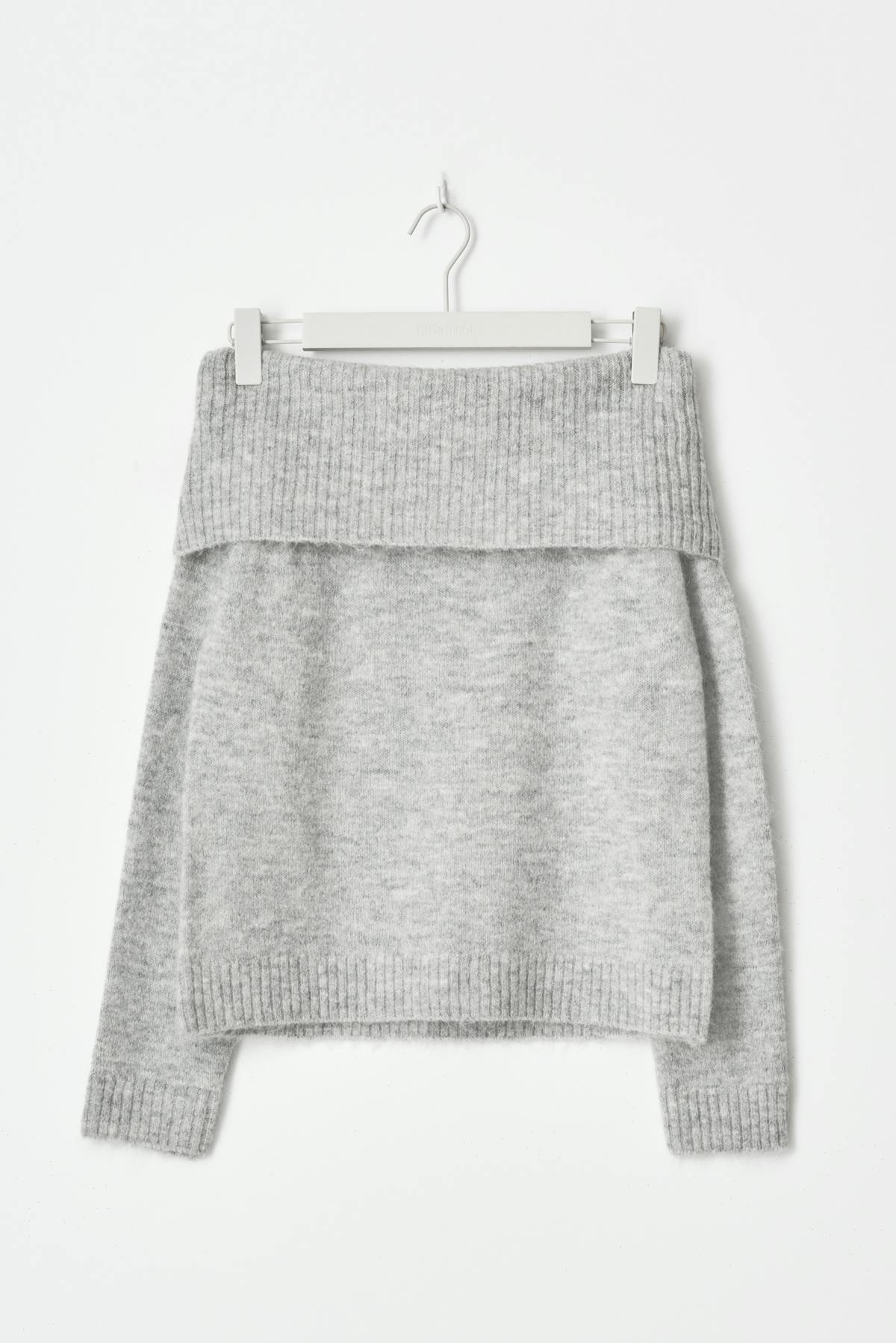 Y kn off shoulder sweater
