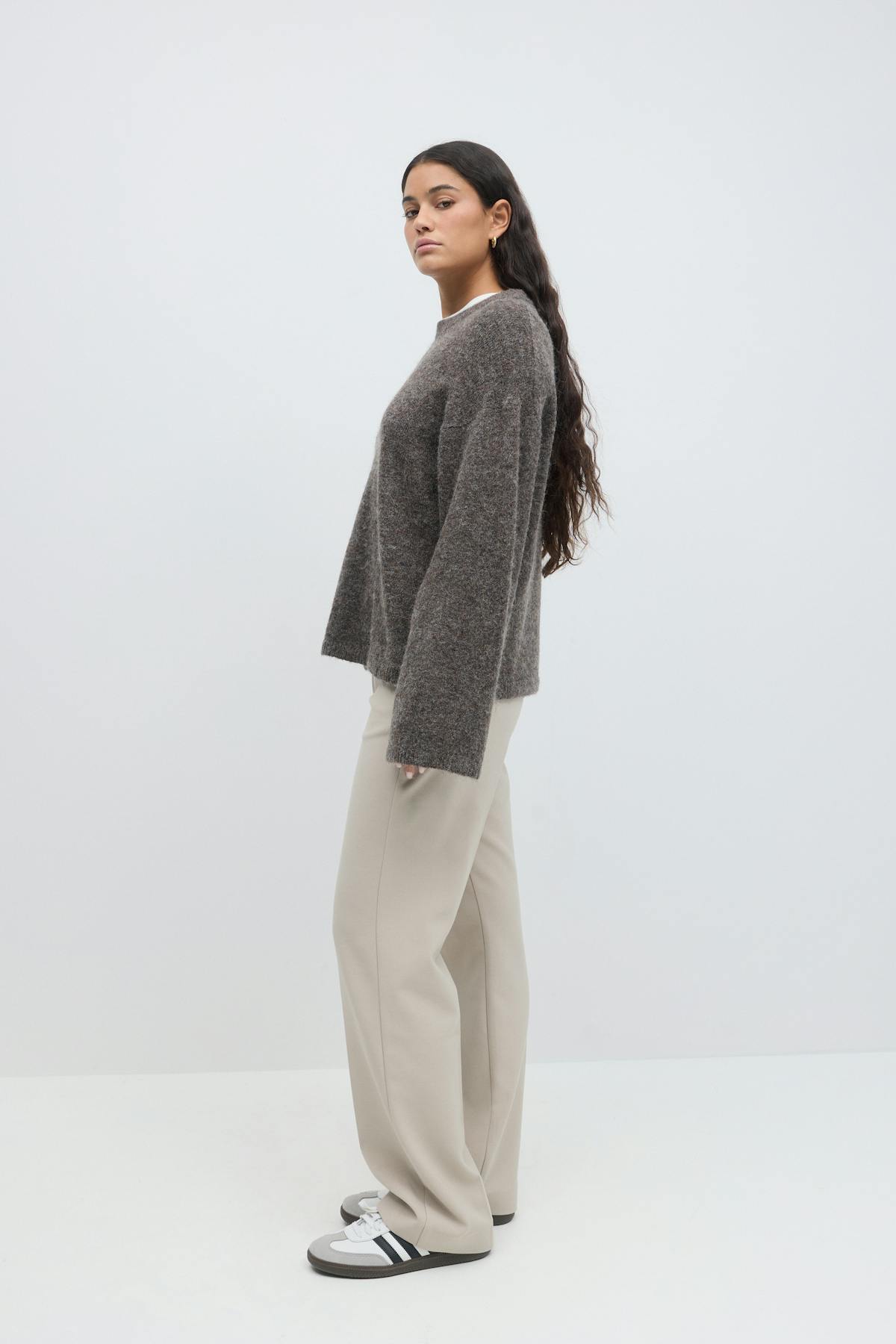 Straight regular trousers