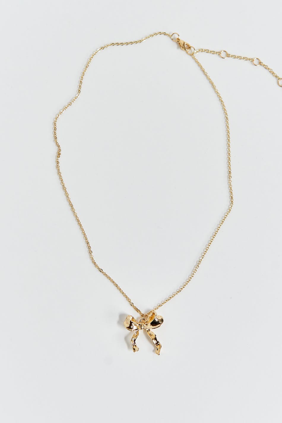 Bow necklace